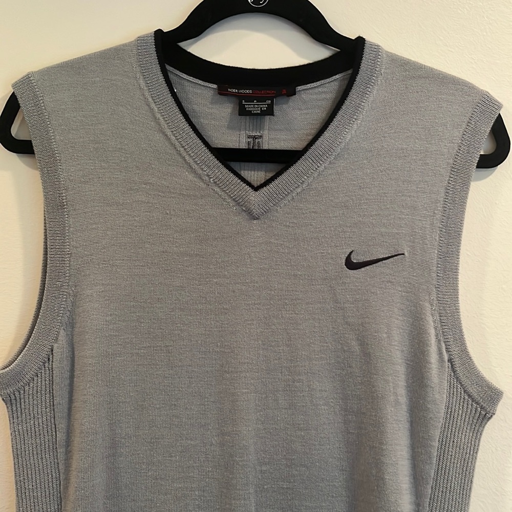 Tiger Woods, Nike Golf, Small, Gray, sweater vest.